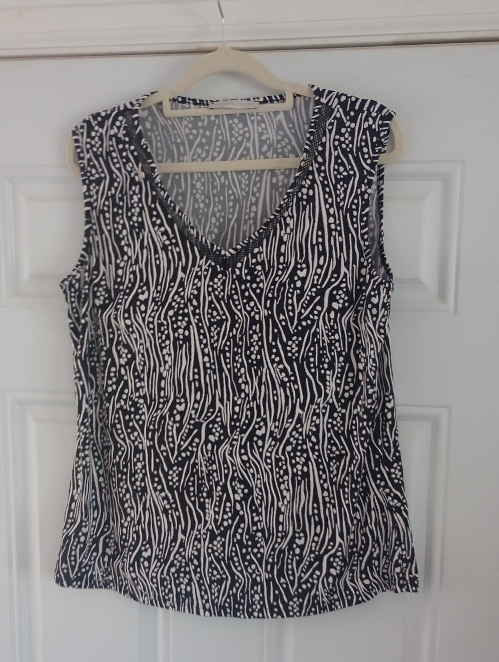 Armand Thiery Sleeveless Vneck Black White Lace Mesh Trim V Line T2 US 8/ MEDIUM